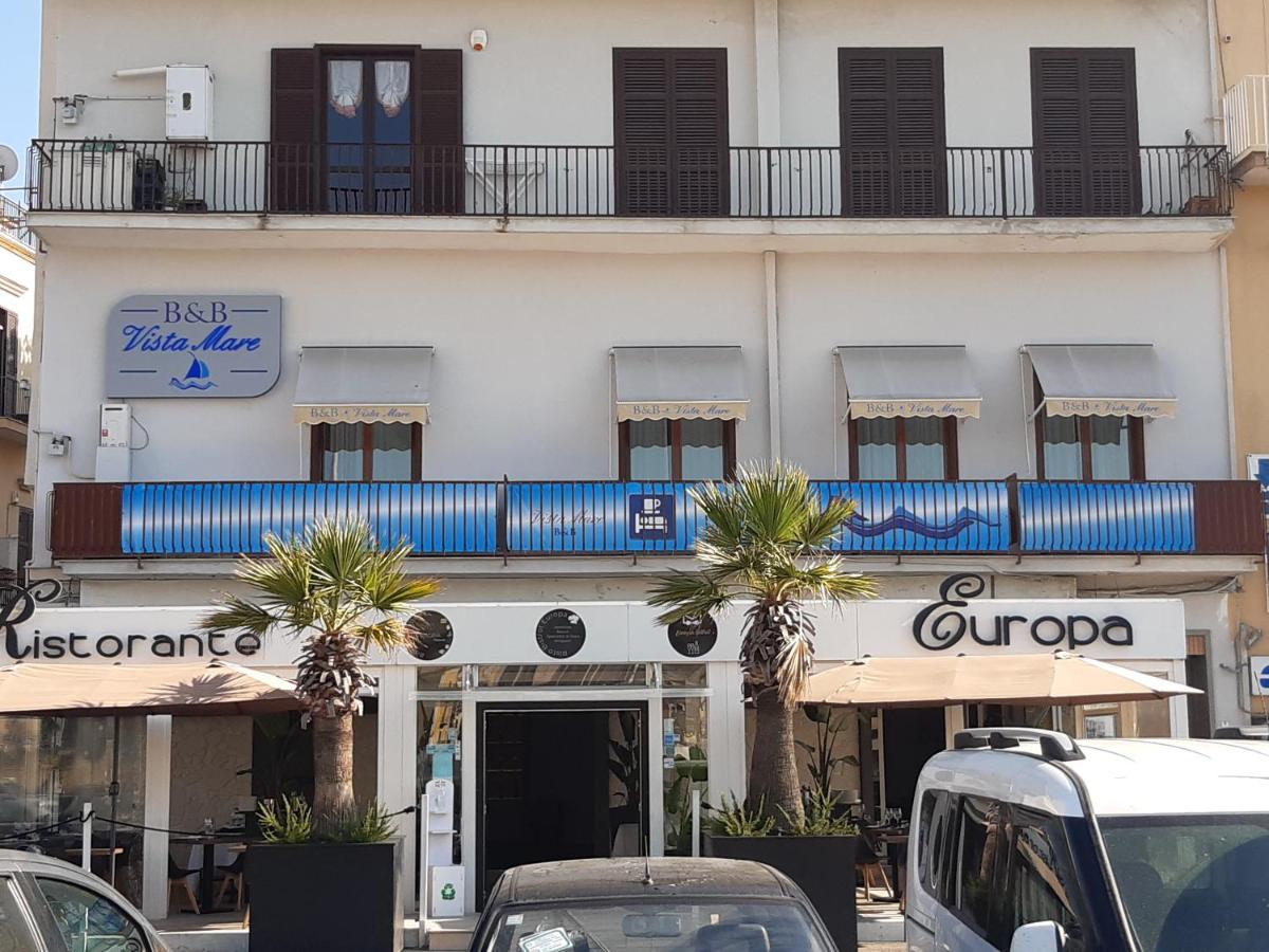 La facciata di Relais Vista Mare a Pozzuoli